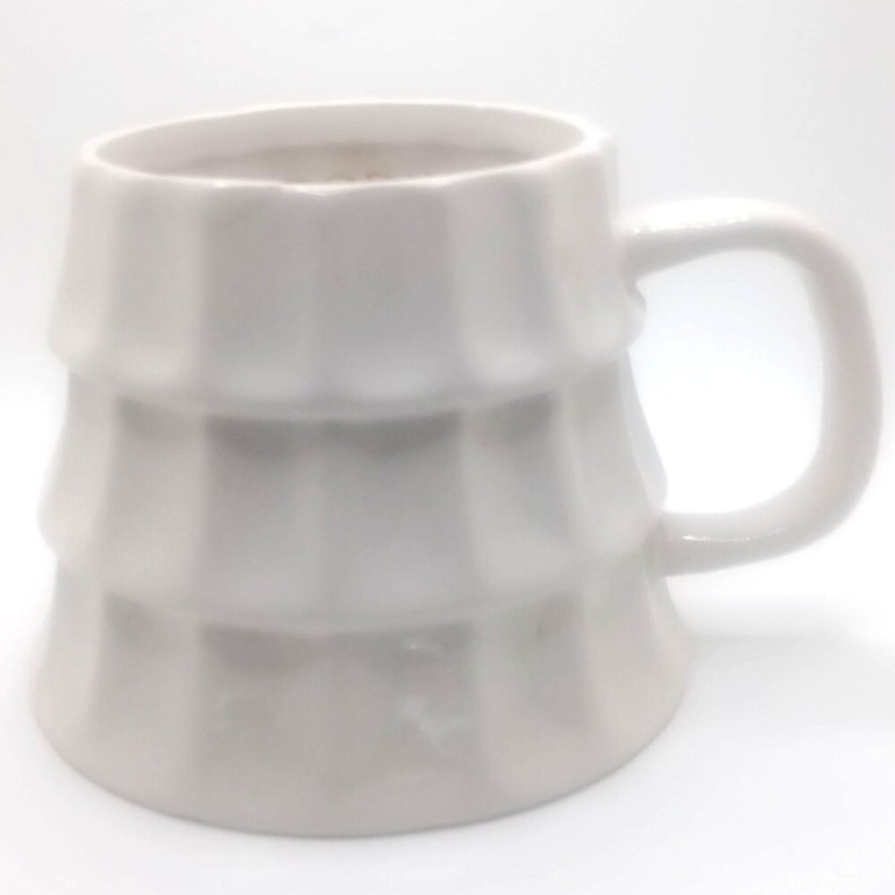 Godiva Modern Gourmet Foods Stoneware Mug 10oz White Ribbed Design 4.5" H Cup
